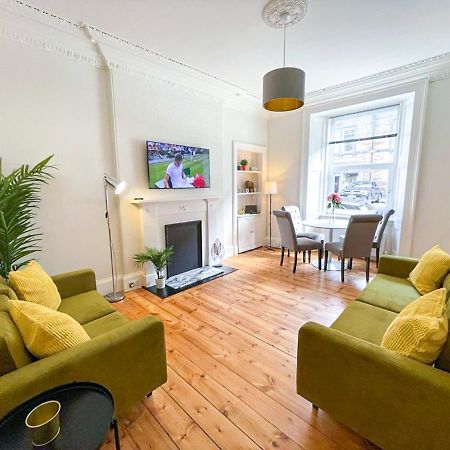 Desirable 2 Bed Apt Near Edinburgh Castle Exterior photo